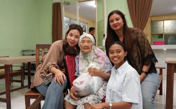 Premier Place Hotel Hangatkan Ramadan Dengan Berbagi Kebahagiaan Bersama Lansia Griya Wreda Surabaya