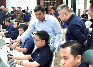 Direksi Pelindo Tinjau Kegiatan Operasional di Terminal Teluk Lamong