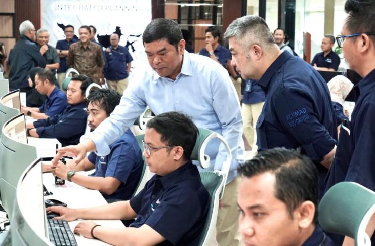 Direksi Pelindo Tinjau Kegiatan Operasional di Terminal Teluk Lamong