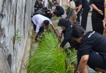 Peringati Hari Bumi, Hotel Neo+ Waru Sidoarjo Lakukan Aksi Bersih-Bersih Sampah
