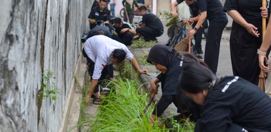 Peringati Hari Bumi, Hotel Neo+ Waru Sidoarjo Lakukan Aksi Bersih-Bersih Sampah