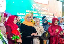 Momentum Hari Kartini 2026, Gubernur Khofifah Salurkan DBHCHT untuk 315 Buruh Rokok dan Bantuan KIP Putri Jawara bagi 300 Perempuan di PT Gelora Djaja Surabaya