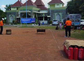 CSR Bogasari Latih Warga Perumahan di Sidoarjo Atasi Bencana Kebakaran