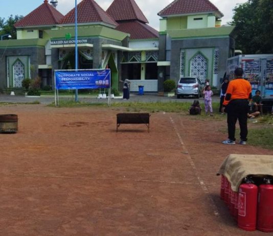 CSR Bogasari Latih Warga Perumahan di Sidoarjo Atasi Bencana Kebakaran