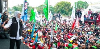 Gubernur Khofifah, Wagub Emil dan Forkopimda Jatim Bersama Ribuan Buruh Peringati May Day 2026 di Halaman Kantor Gubernur Jawa Timur