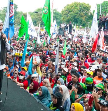 Gubernur Khofifah, Wagub Emil dan Forkopimda Jatim Bersama Ribuan Buruh Peringati May Day 2026 di Halaman Kantor Gubernur Jawa Timur