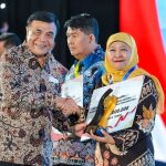 Raih Penghargaan Kemendagri Kategori Pemda Terbaik dalam Penurunan Pengangguran, Gubernur Khofifah: Alhamdulillah, Hasil Sinergi Semua Elemen