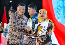 Raih Penghargaan Kemendagri Kategori Pemda Terbaik dalam Penurunan Pengangguran, Gubernur Khofifah: Alhamdulillah, Hasil Sinergi Semua Elemen
