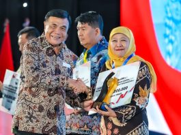 Raih Penghargaan Kemendagri Kategori Pemda Terbaik dalam Penurunan Pengangguran, Gubernur Khofifah: Alhamdulillah, Hasil Sinergi Semua Elemen