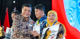 Raih Penghargaan Kemendagri Kategori Pemda Terbaik dalam Penurunan Pengangguran, Gubernur Khofifah: Alhamdulillah, Hasil Sinergi Semua Elemen