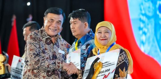 Raih Penghargaan Kemendagri Kategori Pemda Terbaik dalam Penurunan Pengangguran, Gubernur Khofifah: Alhamdulillah, Hasil Sinergi Semua Elemen