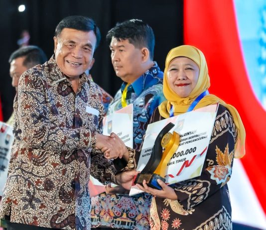 Raih Penghargaan Kemendagri Kategori Pemda Terbaik dalam Penurunan Pengangguran, Gubernur Khofifah: Alhamdulillah, Hasil Sinergi Semua Elemen