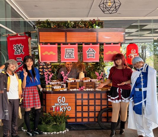 Cosplayer Jadi Jembatan Pengalaman Makanan Khas Jepang di fave hotel Sidoarjo