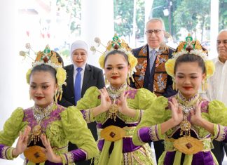 Gubernur Khofifah Terima Kunjungan Dubes Maroko di Grahadi: Dorong Kemitraan Strategis Jawa Timur–Maroko di Bidang Perdagangan, Pendidikan, hingga Investasi