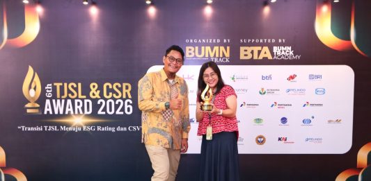 Dorong Kemandirian Ekonomi Masyarakat Pesisir, PT Terminal Teluk Lamong Raih Penghargaan Kategori Gold Dalam Ajang TJSL & CSR Award 2026